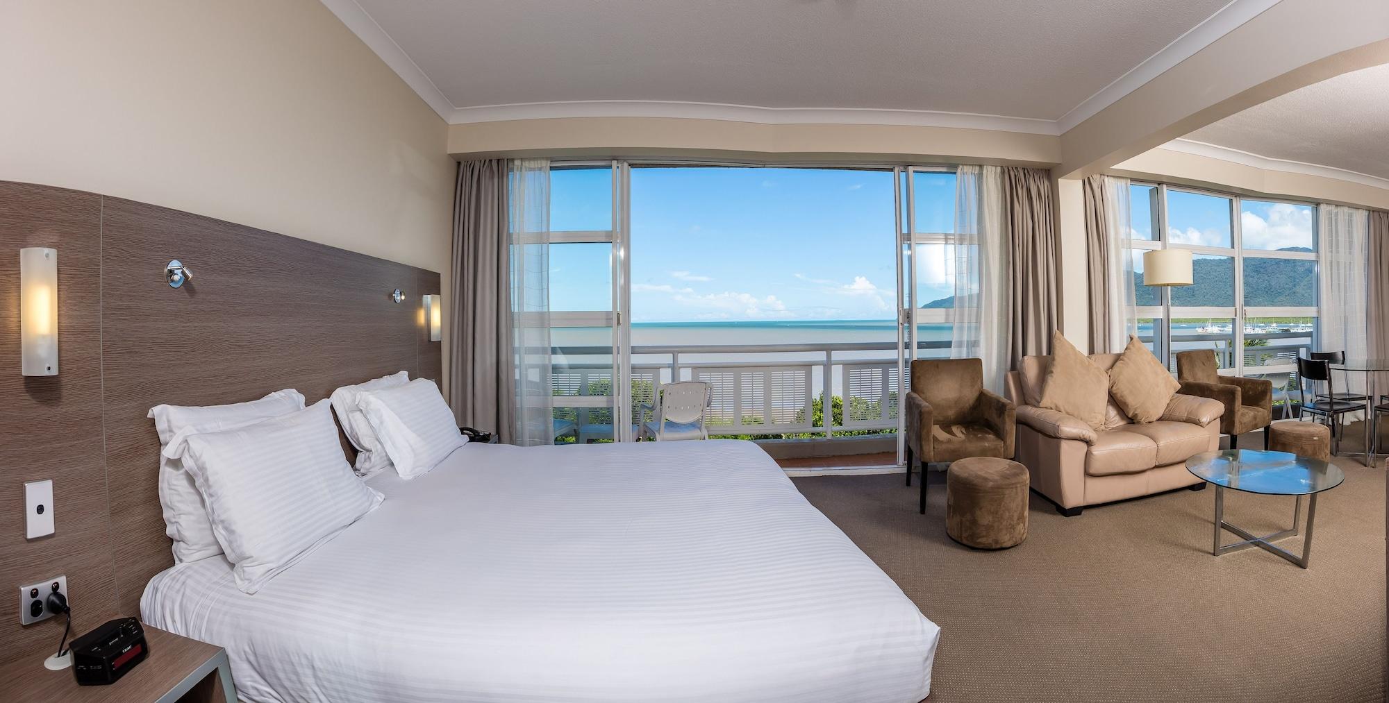 Hotel Doubletree By Hilton Cairns Esterno foto