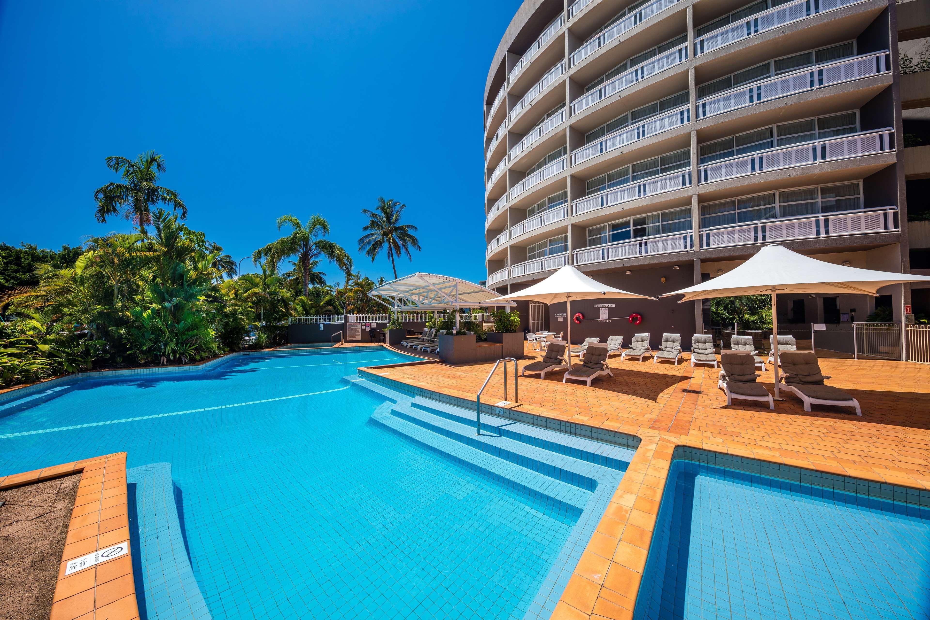 Hotel Doubletree By Hilton Cairns Esterno foto
