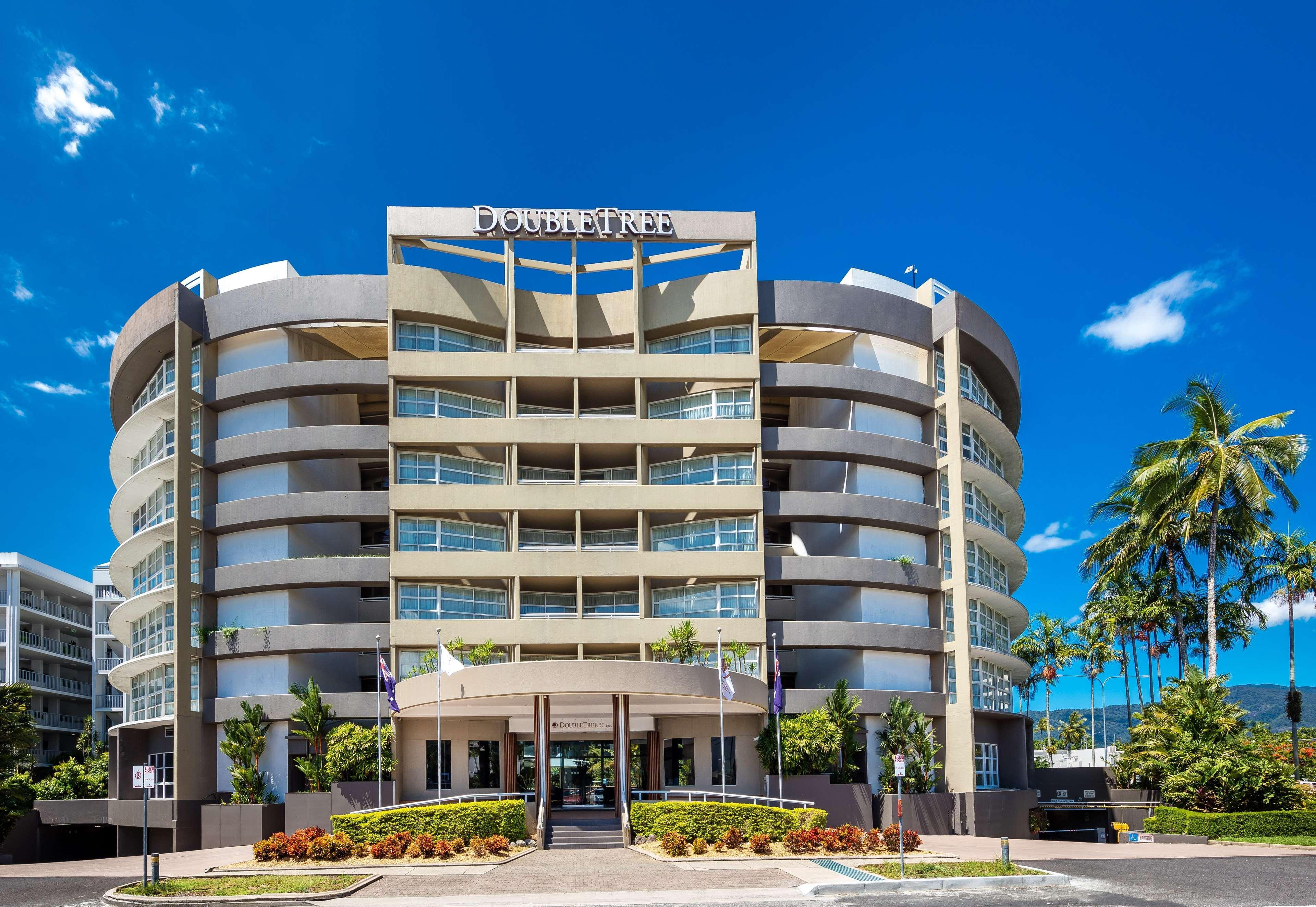 Hotel Doubletree By Hilton Cairns Esterno foto