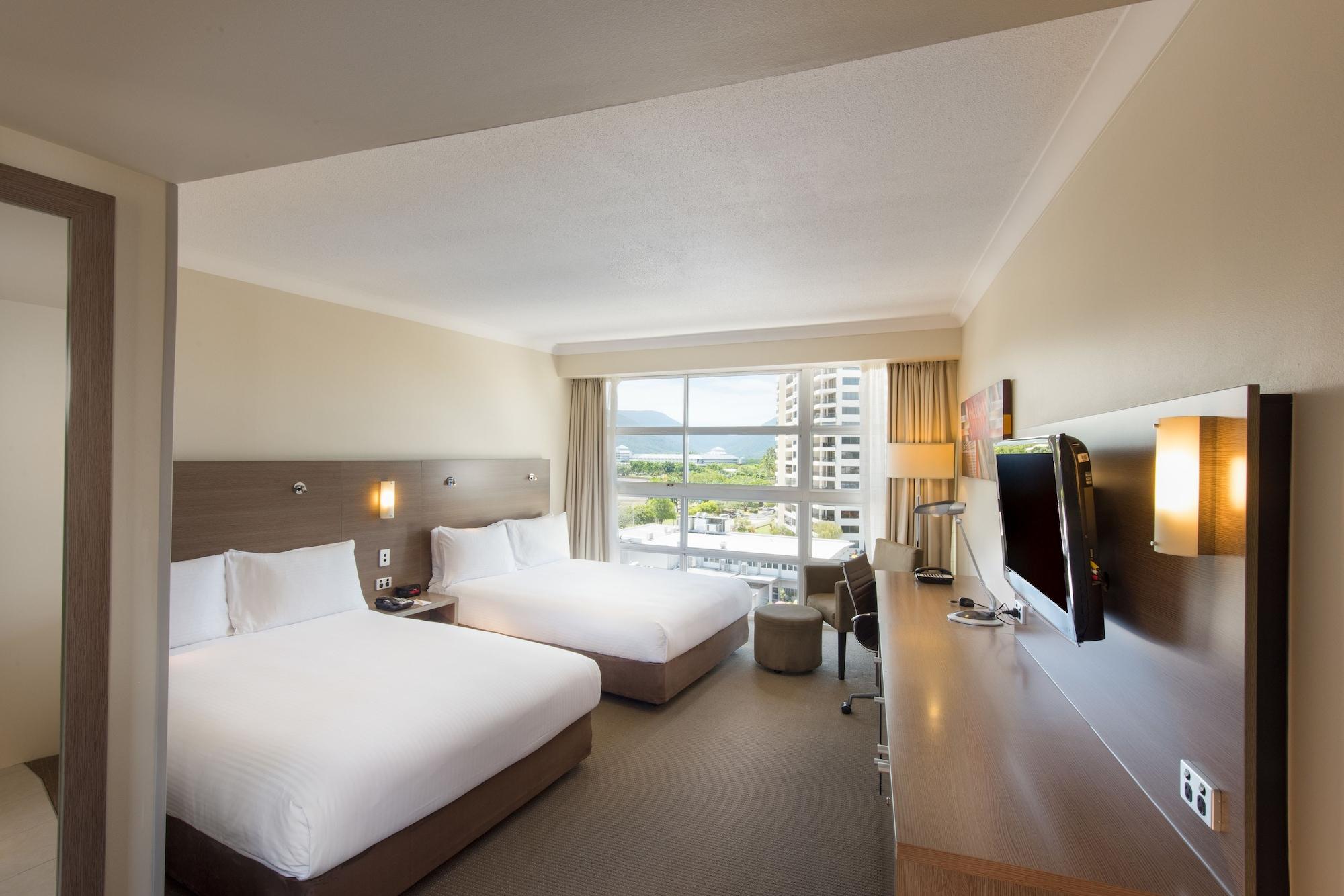 Hotel Doubletree By Hilton Cairns Esterno foto