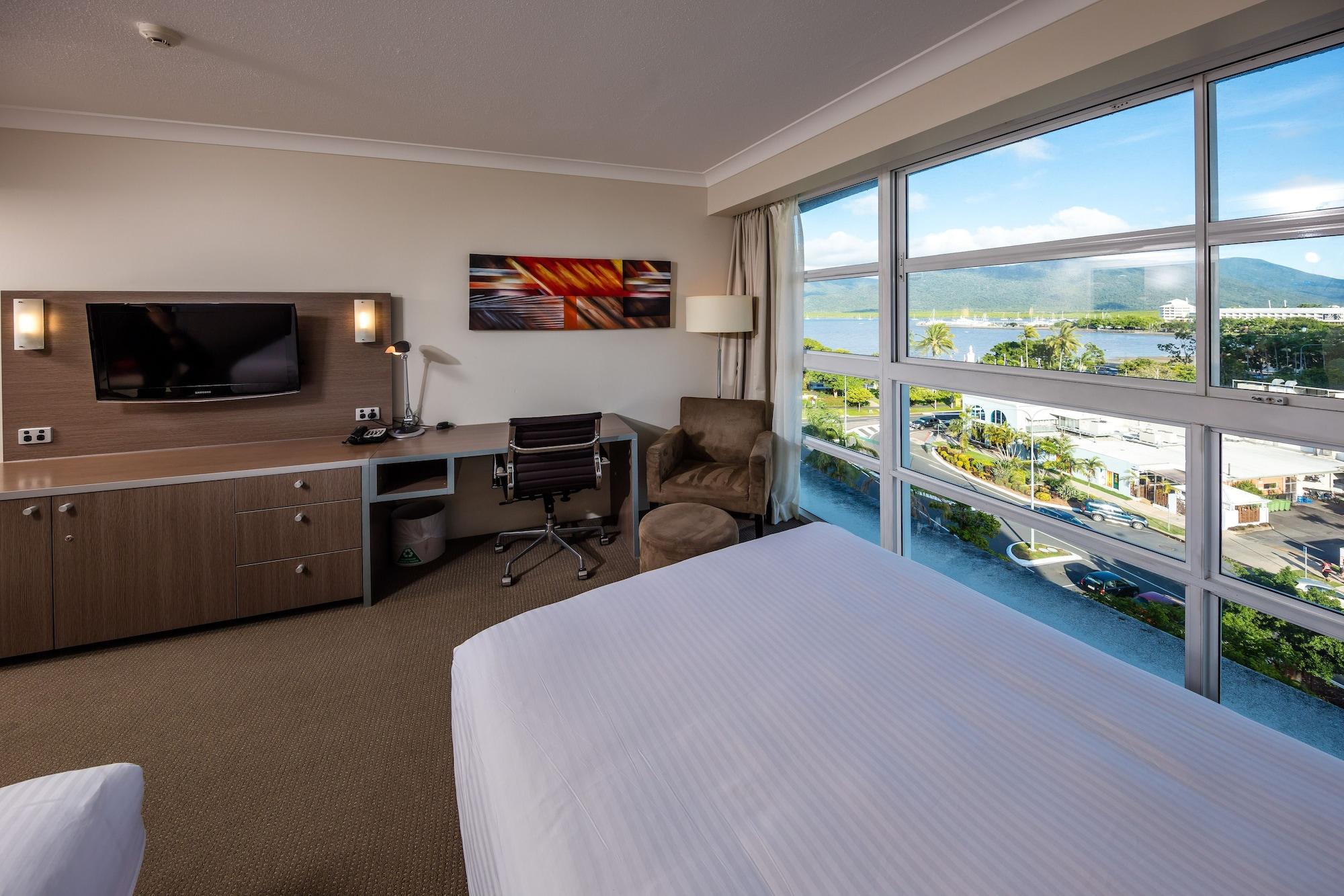Hotel Doubletree By Hilton Cairns Esterno foto
