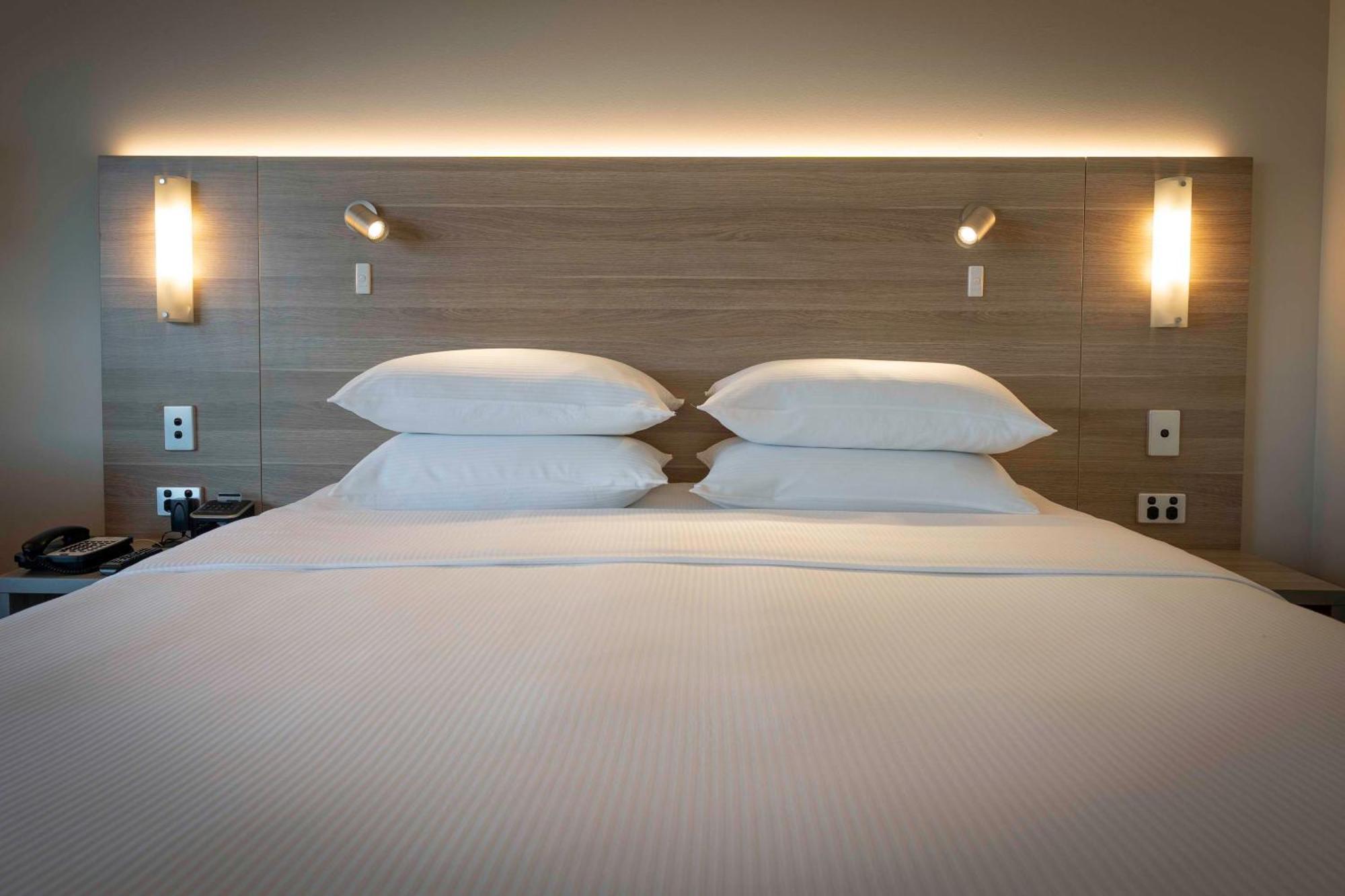 Hotel Doubletree By Hilton Cairns Esterno foto