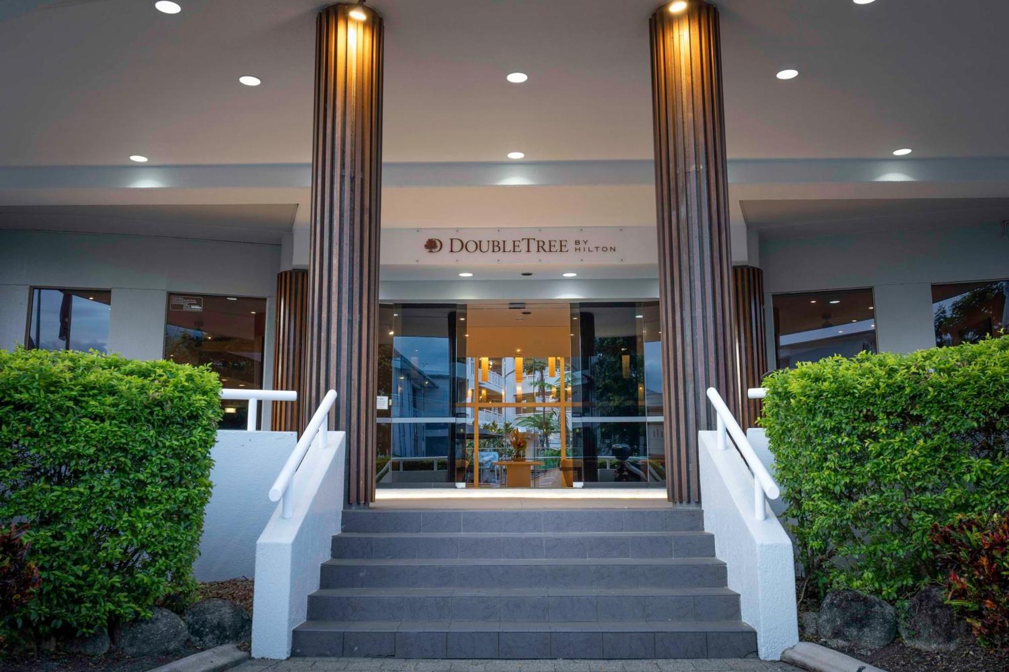 Hotel Doubletree By Hilton Cairns Esterno foto